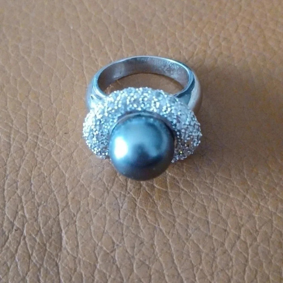 🌹RING with faux black pearl and small sparkly stones around - Picture 3 of 8